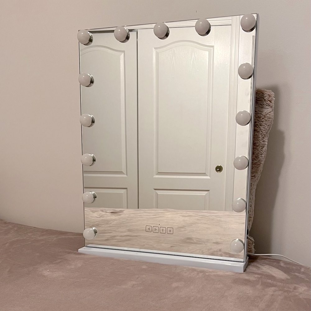 ❌SOLD❌ Hollywood Mirror Vanity